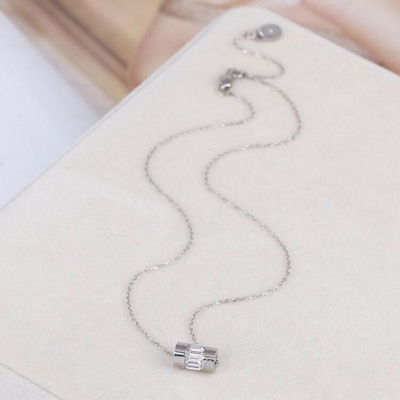 NWT Michael Kors Silver Cylinder Pendant & Crystals Adjustable Necklace - Picture 1 of 3